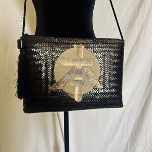 Vintage Chic Black and Tan Crossbody Bag with Snakeskin Accent